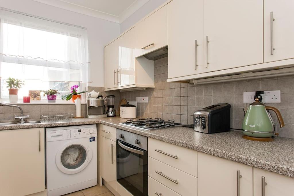 2 Bed Room Flat Near Westfield, West Londres Exterior foto